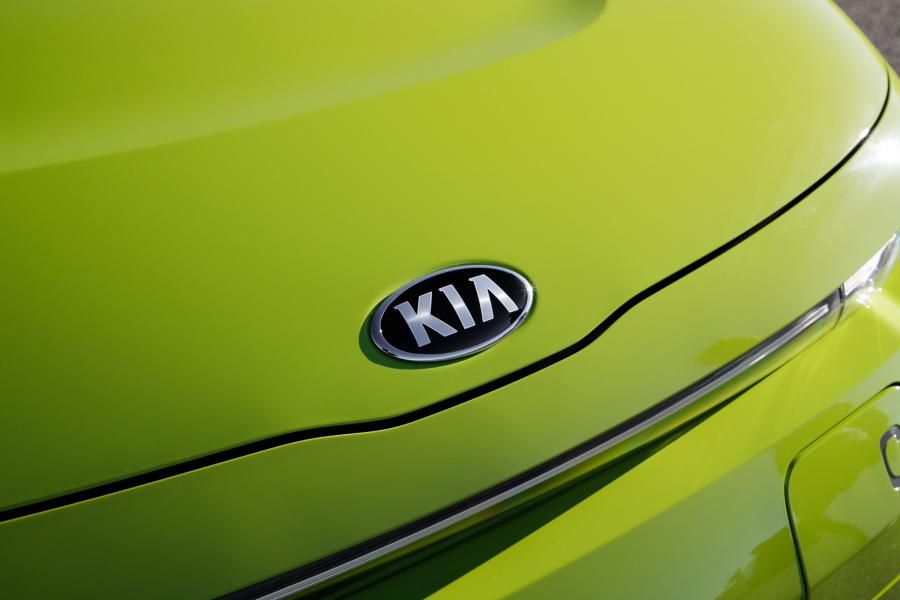 Логотип Kia Soul EV 2019 года  (NA) (фото 5 из 41)